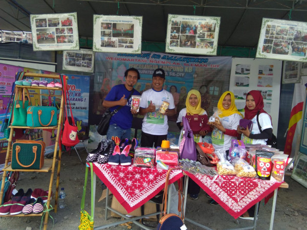 Bersama bapak Rahmad Latbang BkkbN propinsi