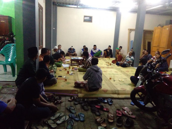 Pertemuan Rutin Bapak-Bapak RT 006 RW 35