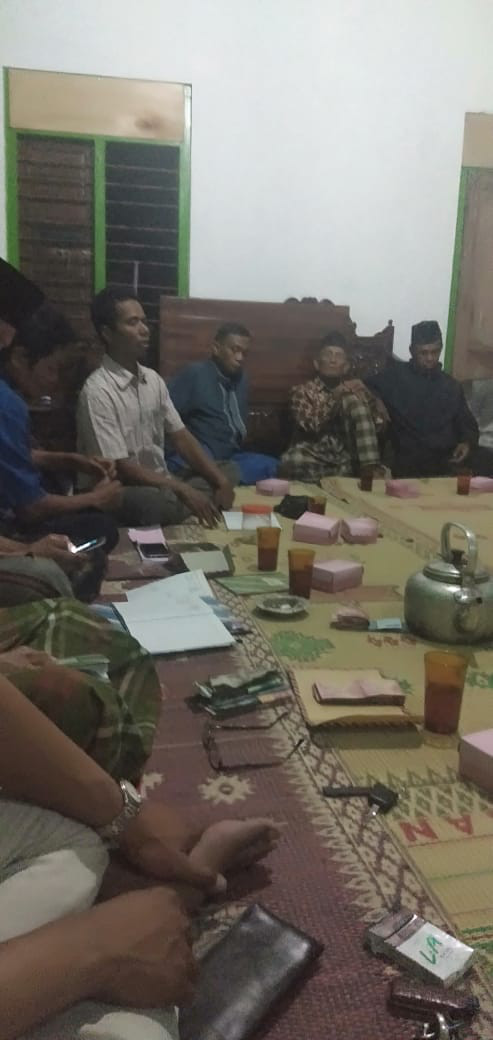 Pertemuan RT 05 RW 35 Bapak-bapak