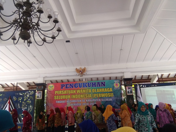 pengukuhan wanita Olahraga seluruh Indonesia