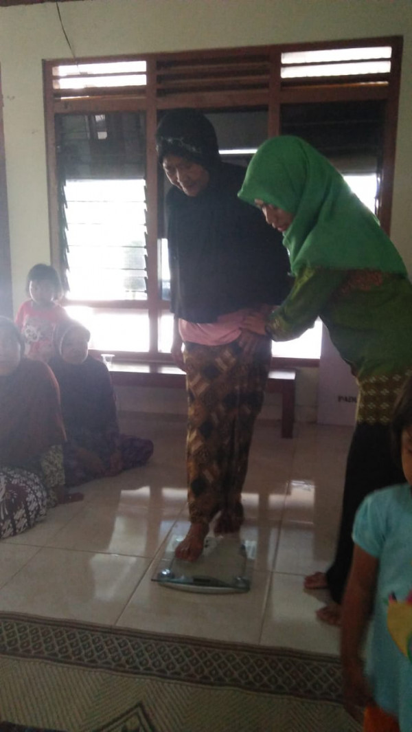 PENIMBANGAN BERAT BADAN