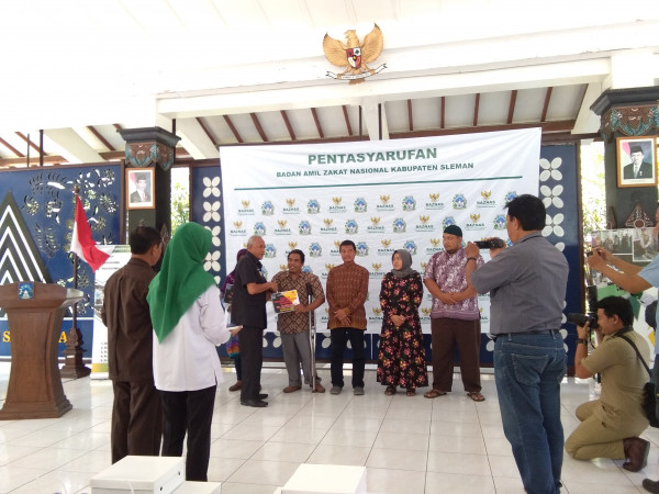 Pencairan dana hibah kelompok Uppks dari Baznas