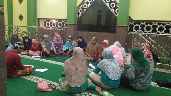 Latihan Hadroh Perdana Ibu-ibu  Malangrejo