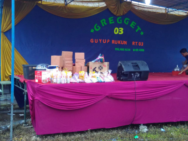 Jalan sehat dan senam masal warga RT 03 RW 34