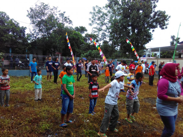 Antusias anak-anak dan bapak2 di kegiatan jalan sehat dan senam masal