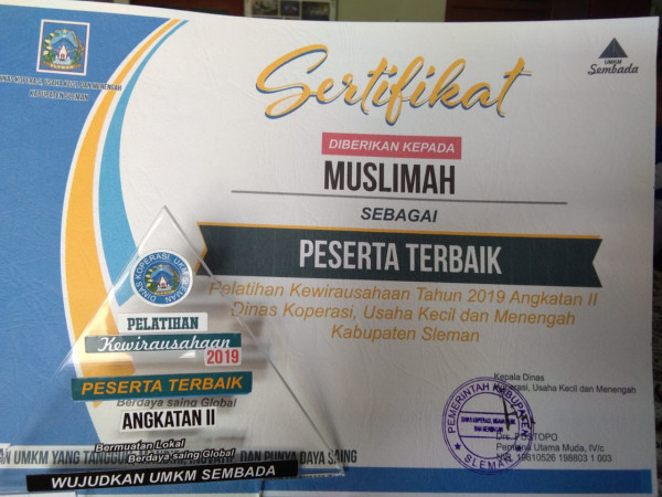 PENGHARGAAN PESERTA TERBAIK PELATIHAN UMKM 2019 DI KKB MALANGREJO