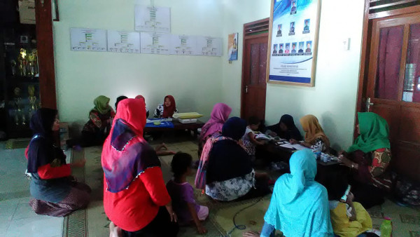 SABAR MENGANTRI DI POSYANDU KKB MALANGREJO