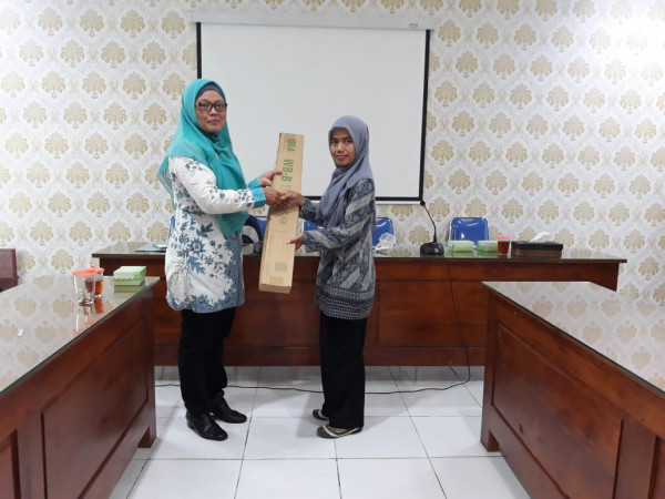 PENYERAHAN INFANTOMETRI UNTUK POSYANDU KASUARI KKB MALANGREJO