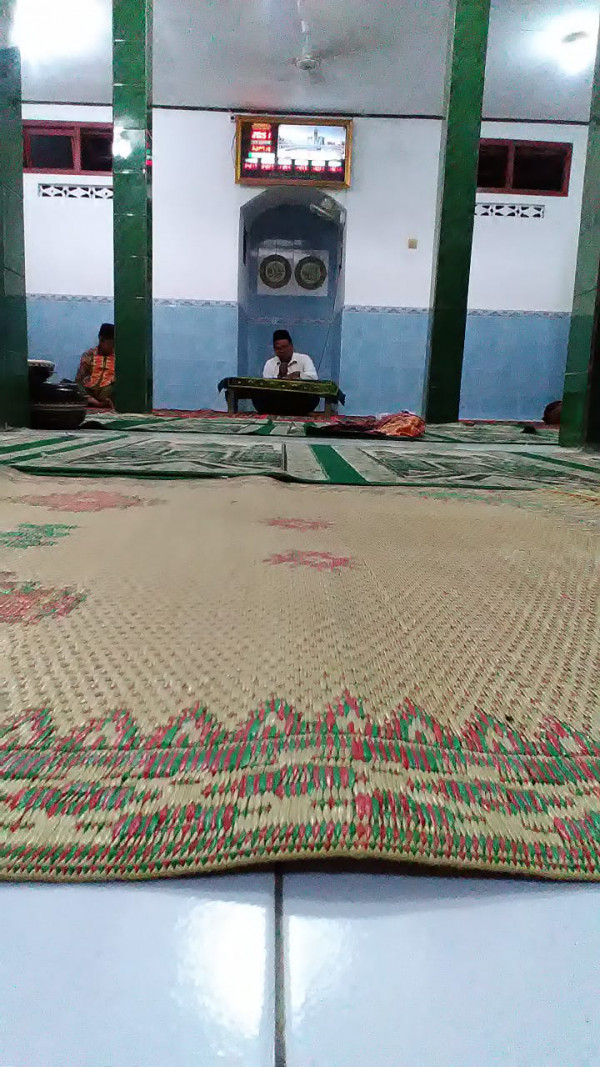 penyampaian ceramah oleh bapak kyai Tulus Mustofa