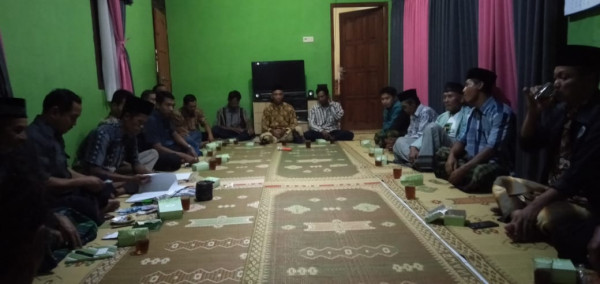 Pertemuan rutin bapak-bapak rt 05 rw 35