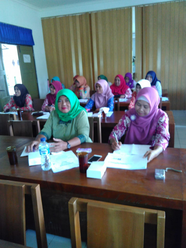 Pelatihan KWT ( Kelompok Wanita Tani)