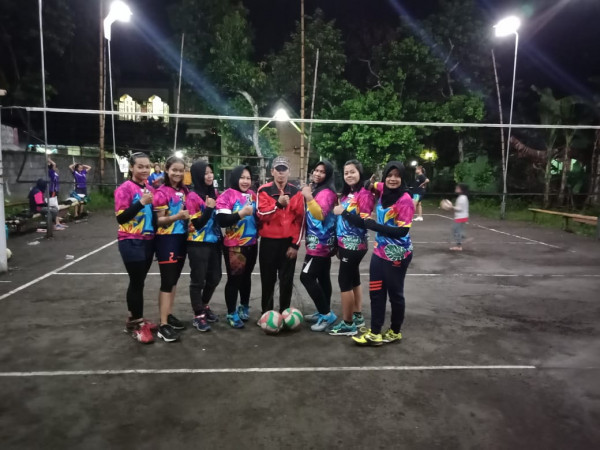 Latihan Bola volly persahabatan