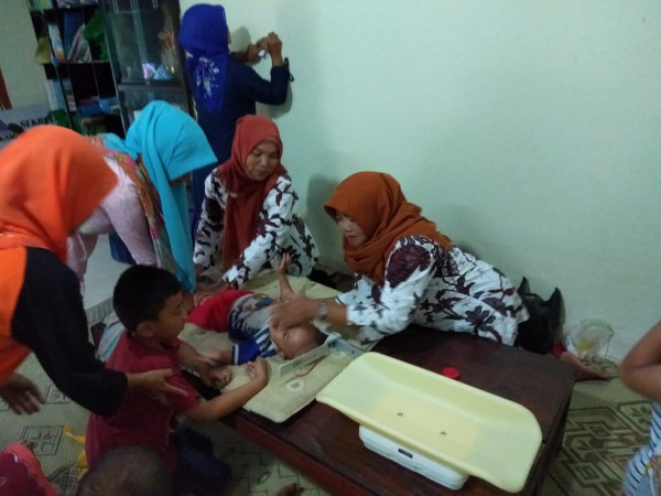 PENIMBANGAN DAN PEMERIKSAAN BALITA