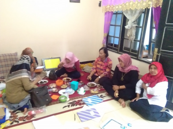 Suasana pertemuan kelompok yang dihadiri PKB kecamatan Ngemplak,PKK Kecamatan dan IMP kecamatan Ngemplak