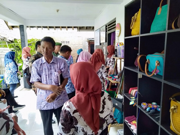 kunjungan ke produk uppks barokah