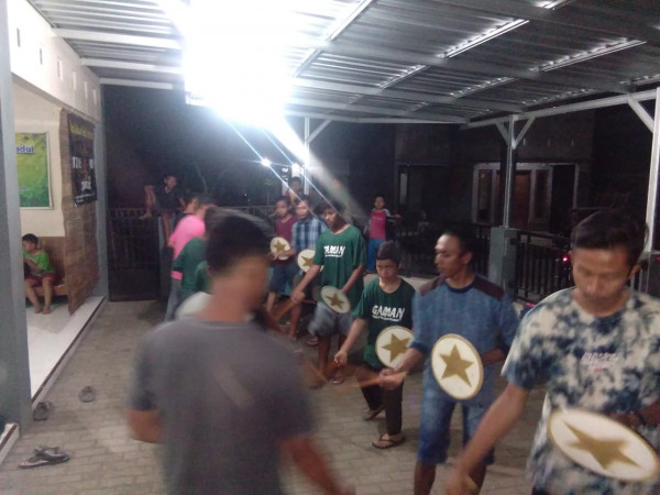 Latihan seni sholawat badui tunas muda malangrejo