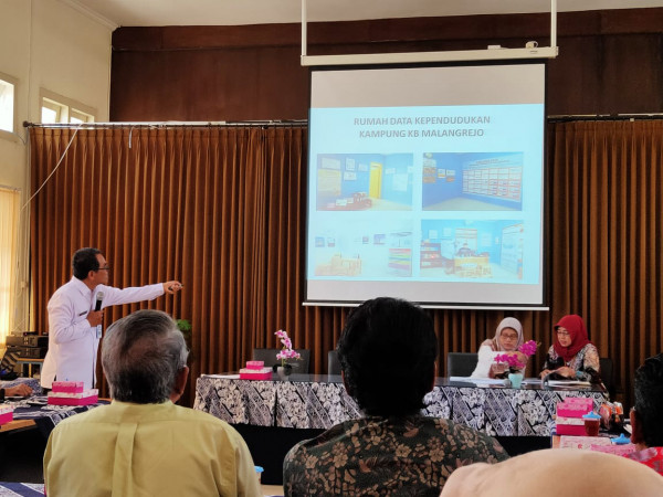 pembahasan rumah data di kampung kb malangrejo