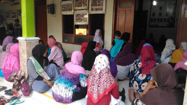 foto warga yang ikut pertemuan
