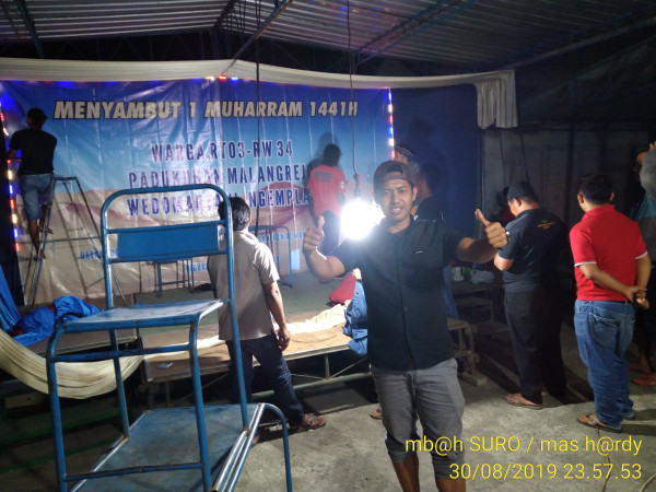 Saat kerja bakti penyiapan tempat