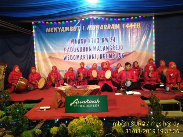 Hadroh Assakinah sedang beraksi