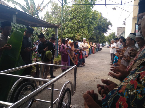 Takziyah warga yang meninggal di RT 02