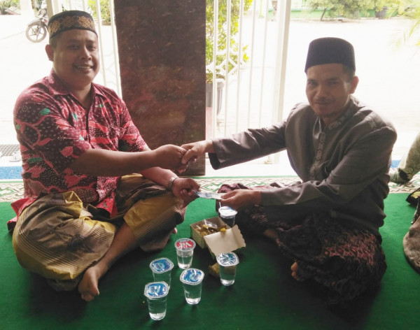 Pemberian sumbangan pendidikan dari Infaq Masjid