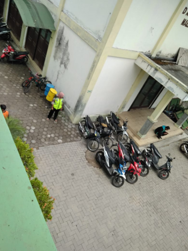 Mengawasi keamanan lingkungan