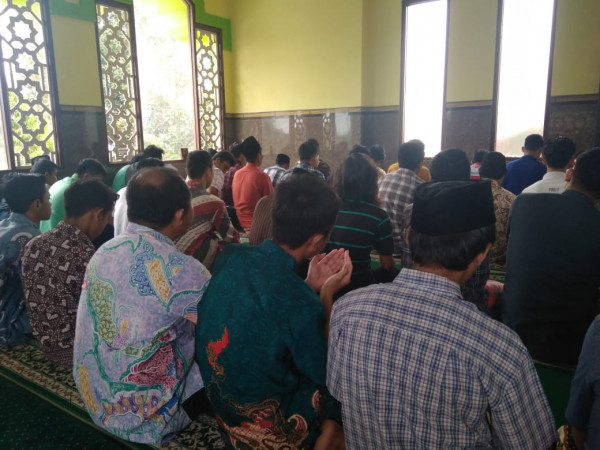 Shalat Jum'at rutin di Masjid Ar Rohmah