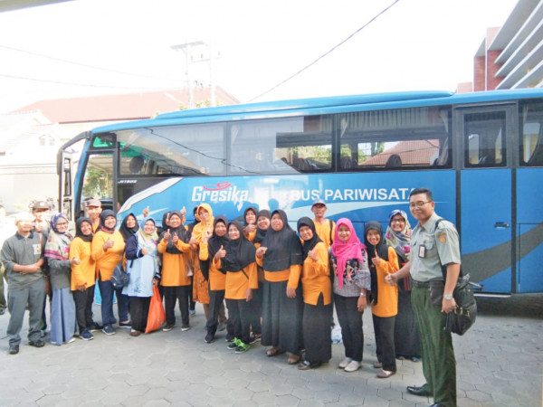 Foto bersama rombongan study bandinng