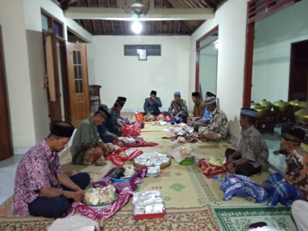 sebelum diambil sebagian dari hidangan yang dibawa