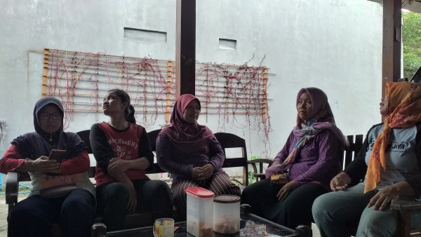 Rukun Sosial menjenguk orang sakit