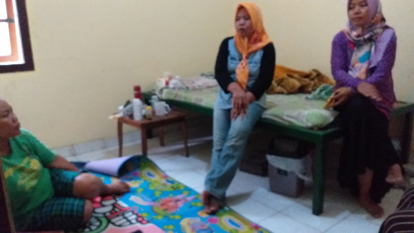 Rukun Sosial menjenguk orang sakit