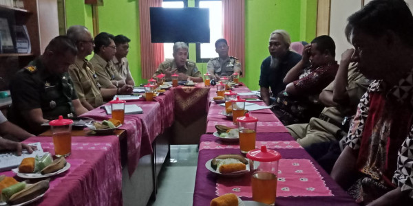 mendengarkan pendapat masing-masing instansi