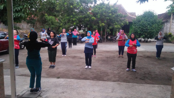 Senam rutin rabu sore