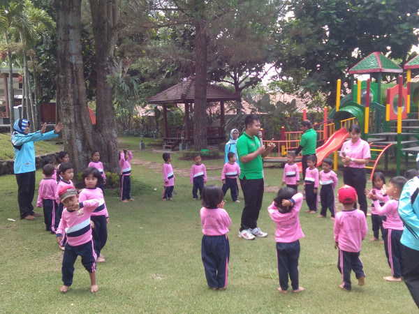 suasana icebreaking sebelum outbond di mulai