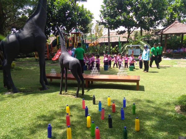permainan menyusun menara air