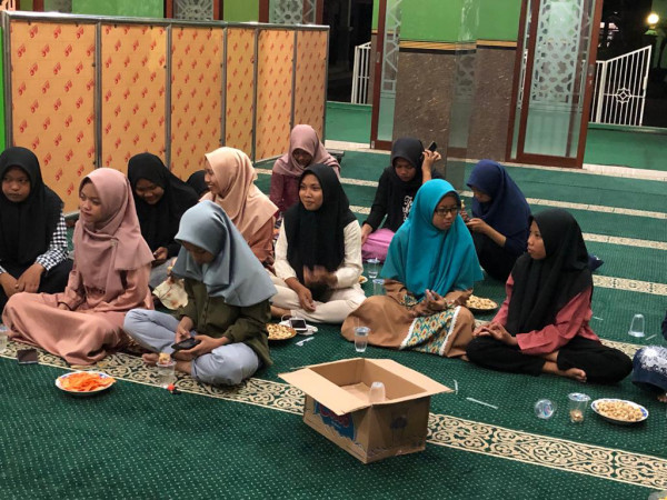 Foto remaja putri yang hadir dalam pengajian