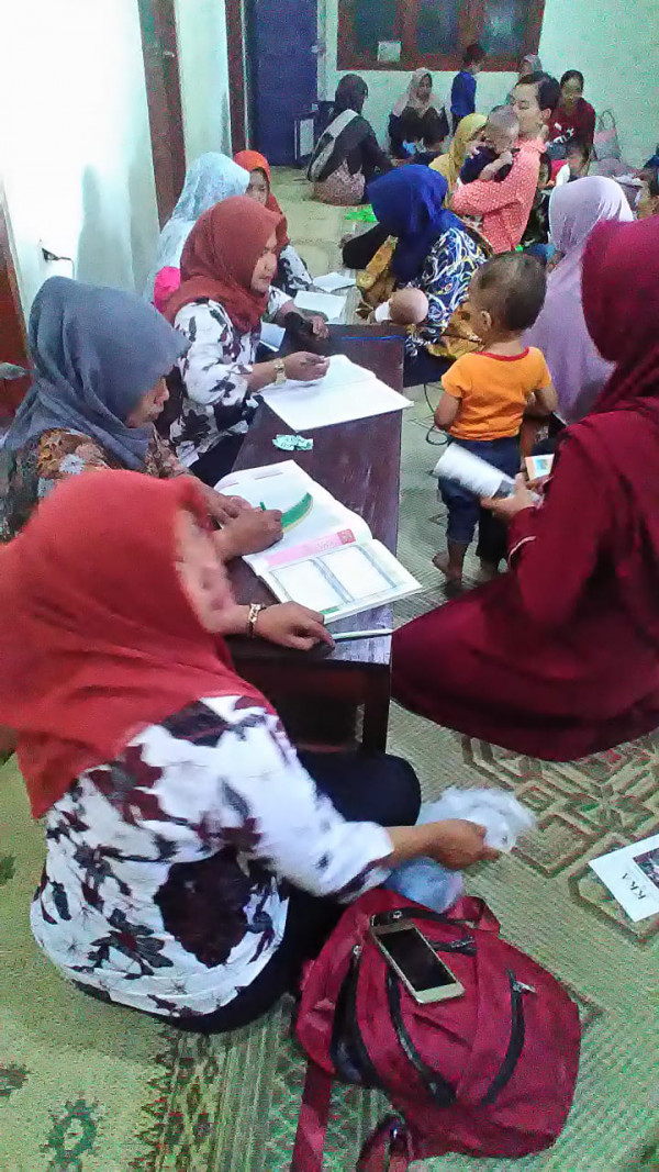 Suasana di meja pelaporan tb,bb dan pencatatan kka