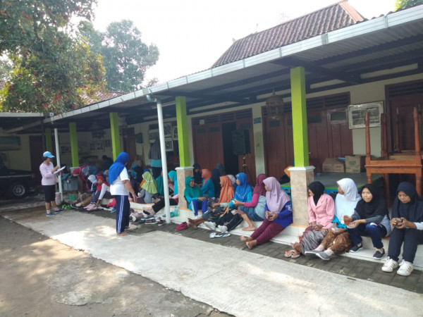 pemberian PMT selesai senam