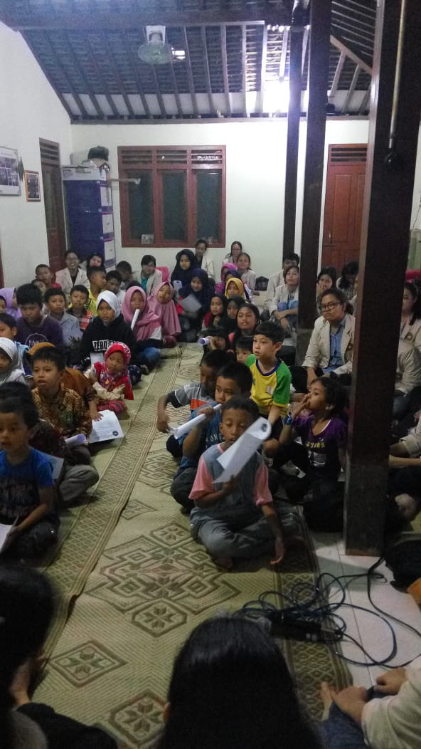 Antusias anak2 didik mendengarkan sambutan perpisahan