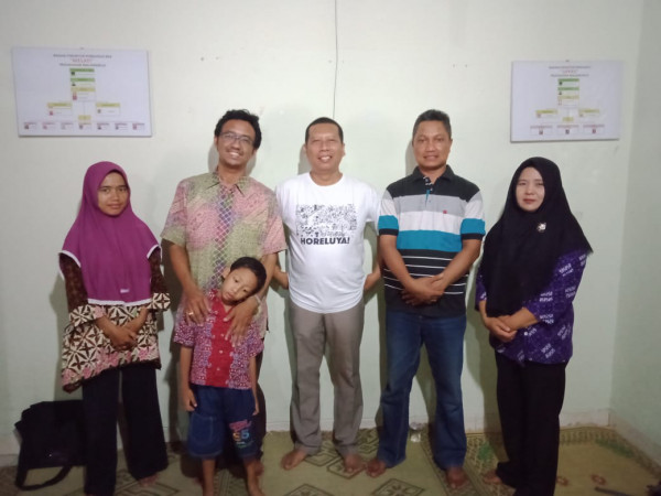Foto bersama dosen matematika USD dengan Dukuh malangrejo dan sie pendidikn