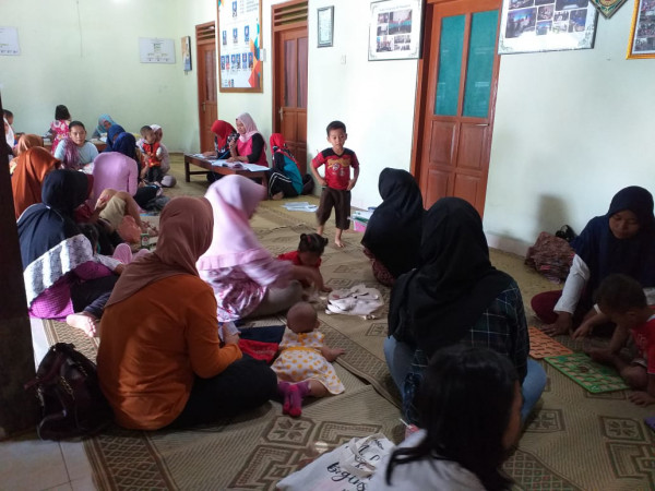 suasana saat penyampaian materi di kegiatan bina keluarga balita