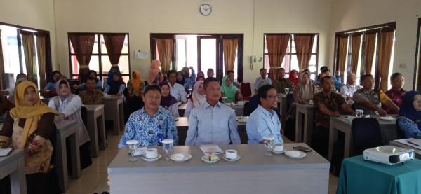 konsentrasi peserta workshop mendengankan materi dari nara sumber