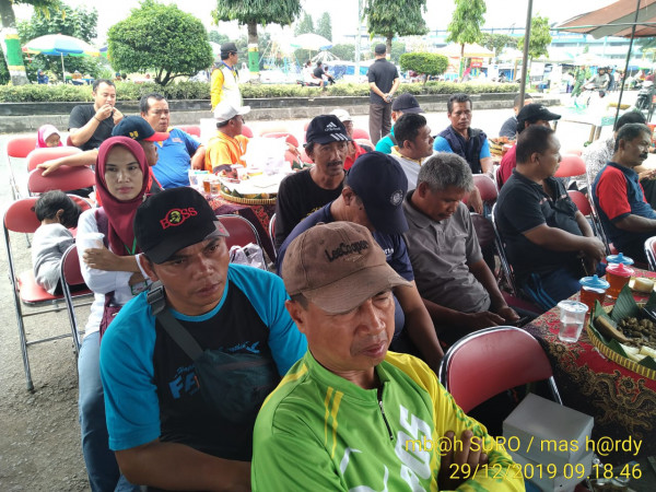 Louncing Sunday Morning jalan stadion