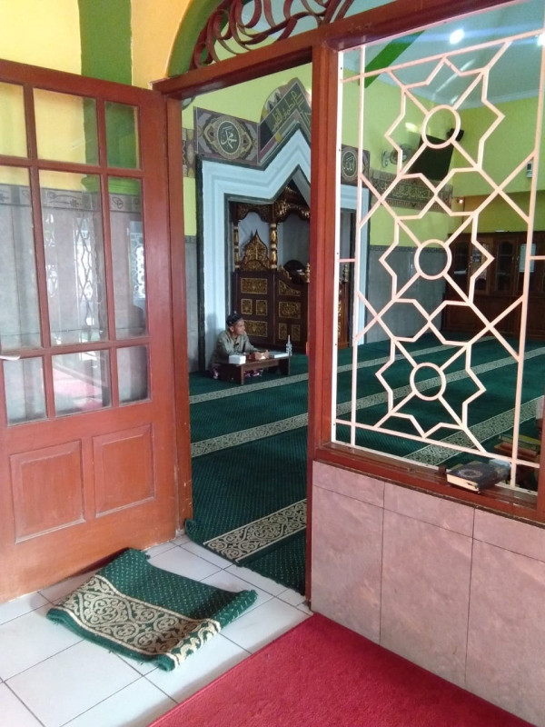 Ustadz haji Jumadi sedang bertauziah