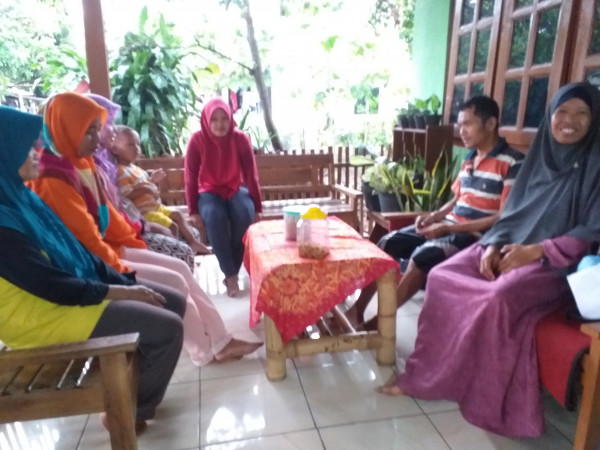 Rukun Sosial menjenguk orang sakit