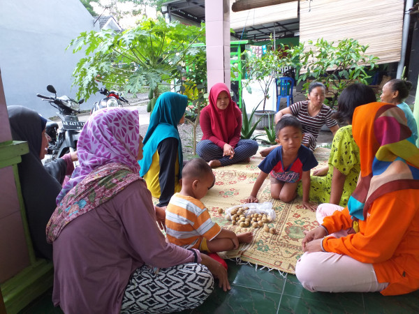 Rukun Sosial menjenguk orang sakit