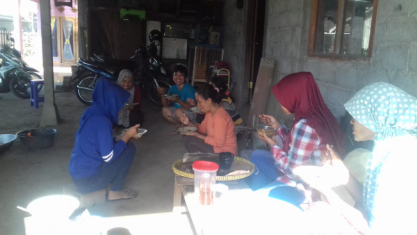 MEMASAK UNTUK PMT POSYANDU