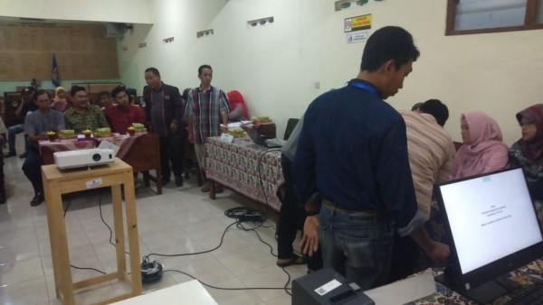 praktek penggunaan media elektronika