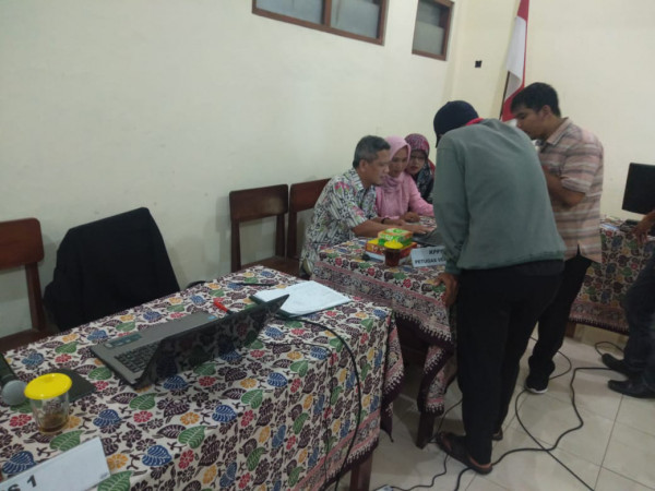 petugas kpps di tps 28 malangrejo  mengadakan simuasi